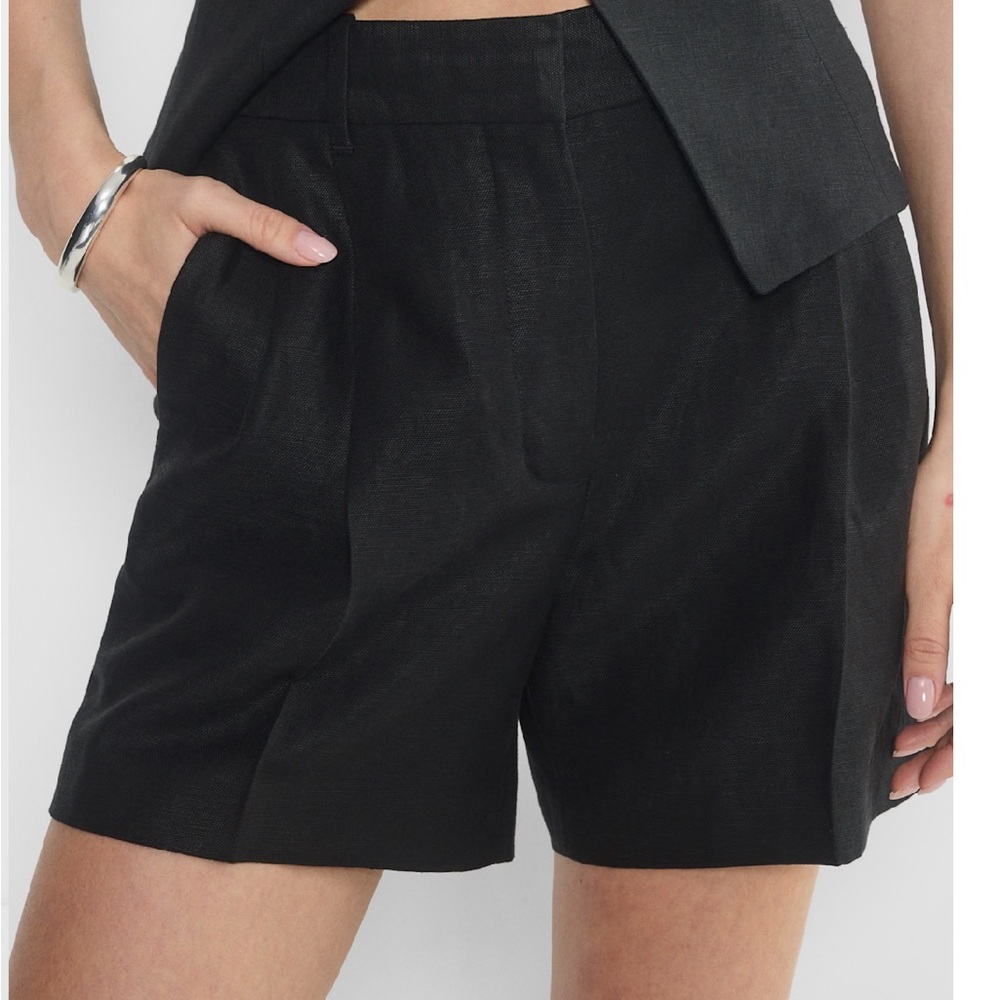 Aritzia Black Women's Shorts